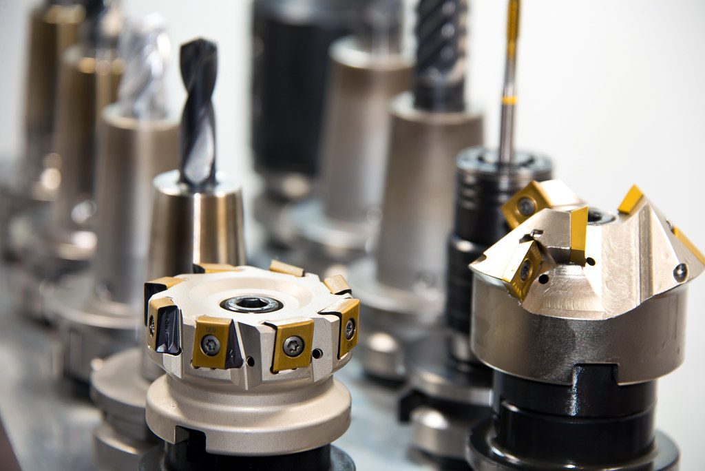 Indexable face mills and tool holders for CNC machining